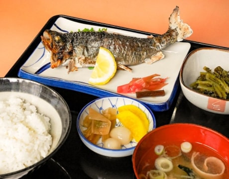 ドライブイン刈谷田ニジマス定食